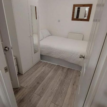 Double En-Suite Room Available In 3 Bed Apt Λονδίνο Εξωτερικό φωτογραφία