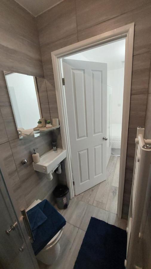 Double En-Suite Room Available In 3 Bed Apt Λονδίνο Εξωτερικό φωτογραφία