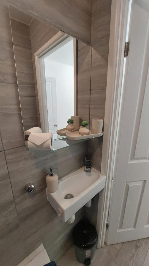 Double En-Suite Room Available In 3 Bed Apt Λονδίνο Εξωτερικό φωτογραφία