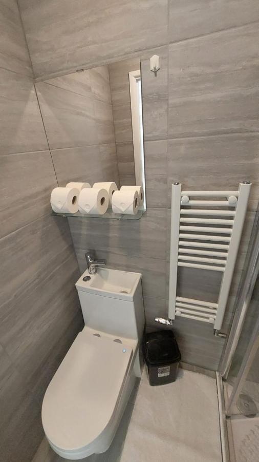 Double En-Suite Room Available In 3 Bed Apt Λονδίνο Εξωτερικό φωτογραφία